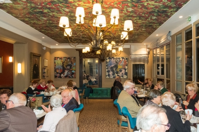 au cours du dîner